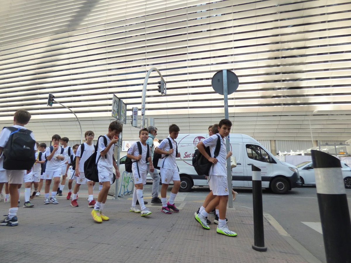 Info_naraba's tweet photo. ¡La mayor experiencia deportiva madridista del VERANO!
https://t.co/8QKPKM57kV
#naraba #campusexperiencefundacionrealmadrid #Madrid #valdebebas #ciudaddeportiva #estadiosantiagobernabeu https://t.co/Ao2qyemcsf