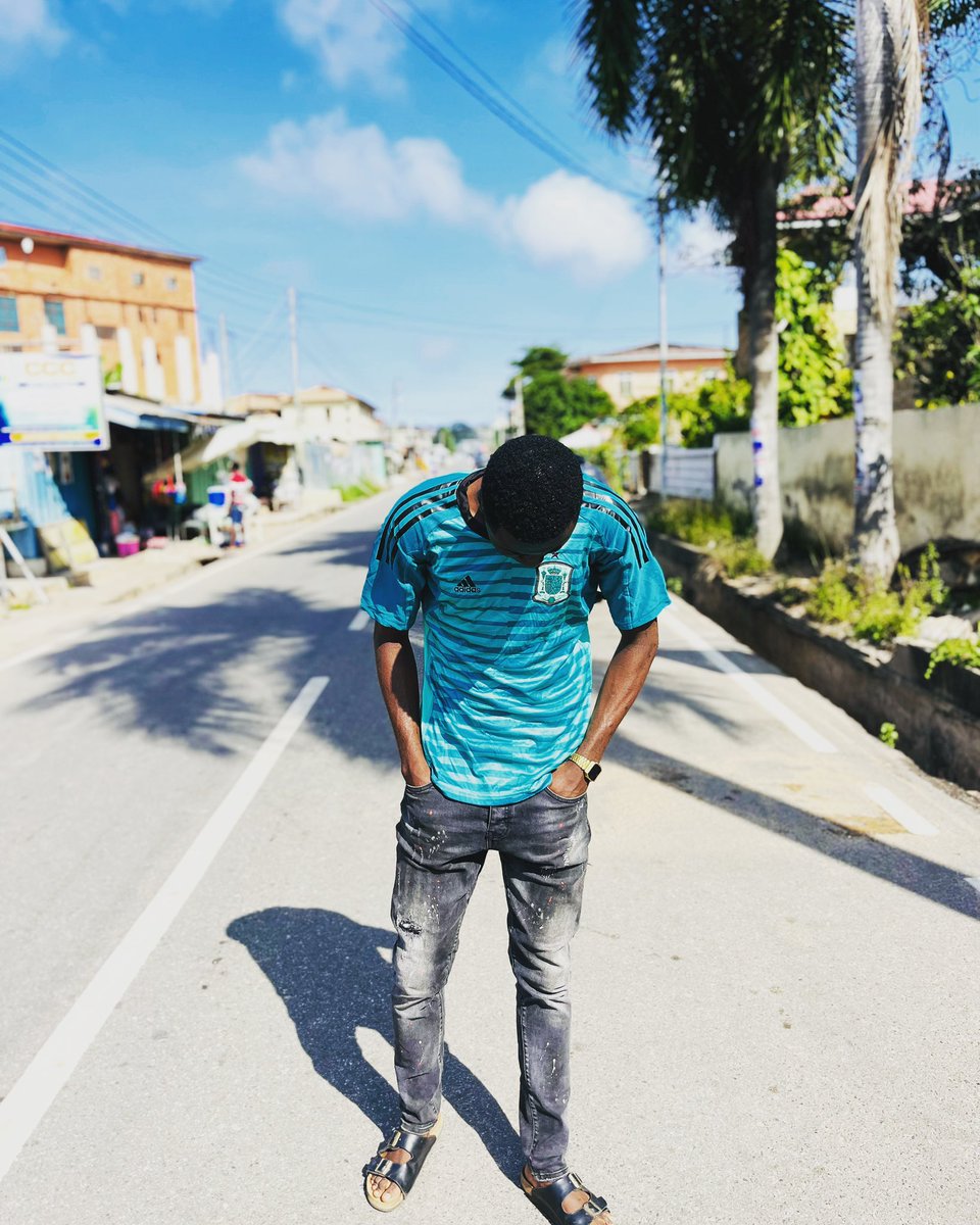 It’s my Birthday 
Anyone who wanna be my friend 😩🙏