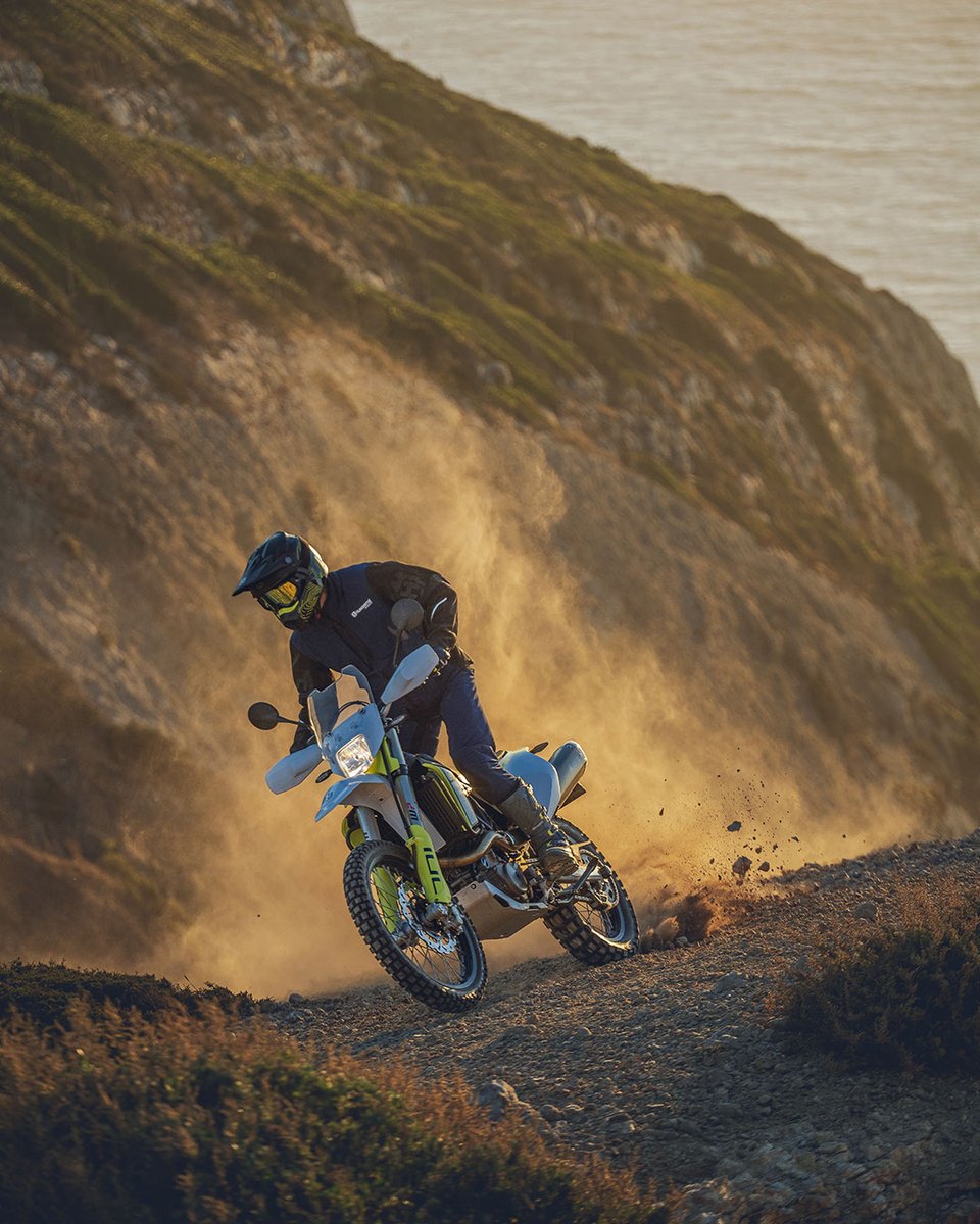 The sun sets on another awesome day riding the trails on our 701 Enduro.

Where did you ride this weekend?

#HusqvarnaMotorcycles #RideHusky #GoRide #701Enduro #Enduro