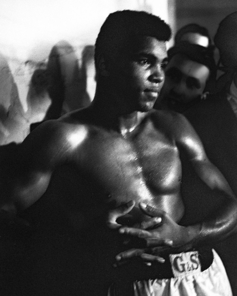 During his tenure as an amateur boxer from 1954 – 1960, Muhammad Ali achieved remarkable success, securing several notable victories that included six Kentucky Golden Gloves championships, two National AAU titles, and a gold medal at the 1960 Olympics. 📸: @LeiferNeil