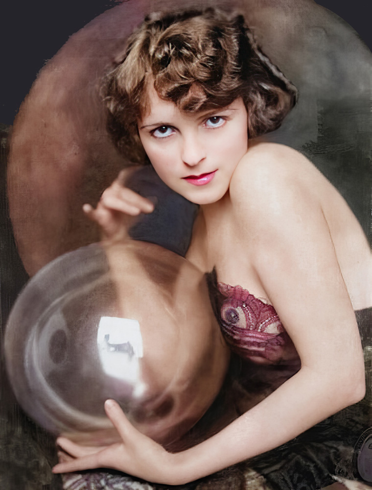 Barbara Stanwyck - #Ziegfeld Girl with Crystal Ball.
bit.ly/413eZga 
#ZiegfeldFollies #chorusgirls #Follies #Vintage #ChuckStaley #Dancers #Performers #Erte #actresses #actressmodel #ActressGallery #ZiegfeldGirls #BarbaraStanwyck #AlfredCheneyJohnston #FlorenzZiegfeld