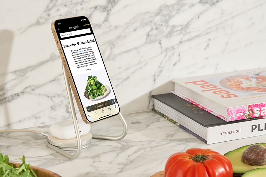 ShopSerafina's tweet photo. This wireless charging stand from Courant is great for one the kitchen counter, or on a nightstand! https://t.co/r1uWDW5UUV