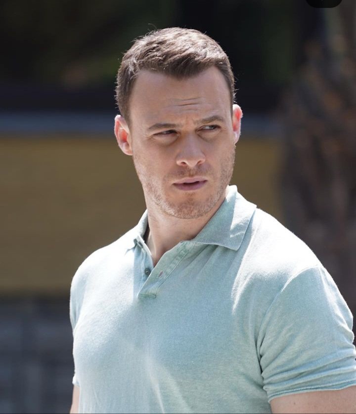 jesicah426's tweet photo. #AskNedir  Esto es amor, Monumento a la belleza por fuera y por dentro. Loquita de amor por vos @KeremBursin https://t.co/ioZwDl9udl