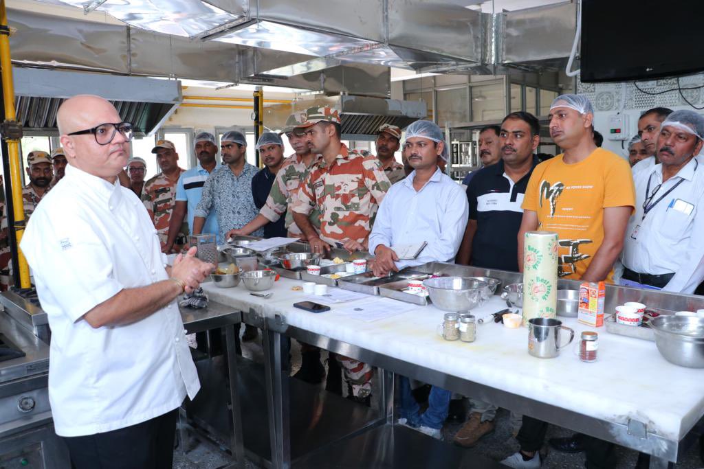 IHMPusaOfficial's tweet photo. On the second day of the "Cooking with Millets" initiative hosted by IHM Pusa, in collaboration with the Ministry of Agriculture and Farmers Welfare, a fresh wave of culinary enthusiasm swept through. https://t.co/chh0vAVRyT