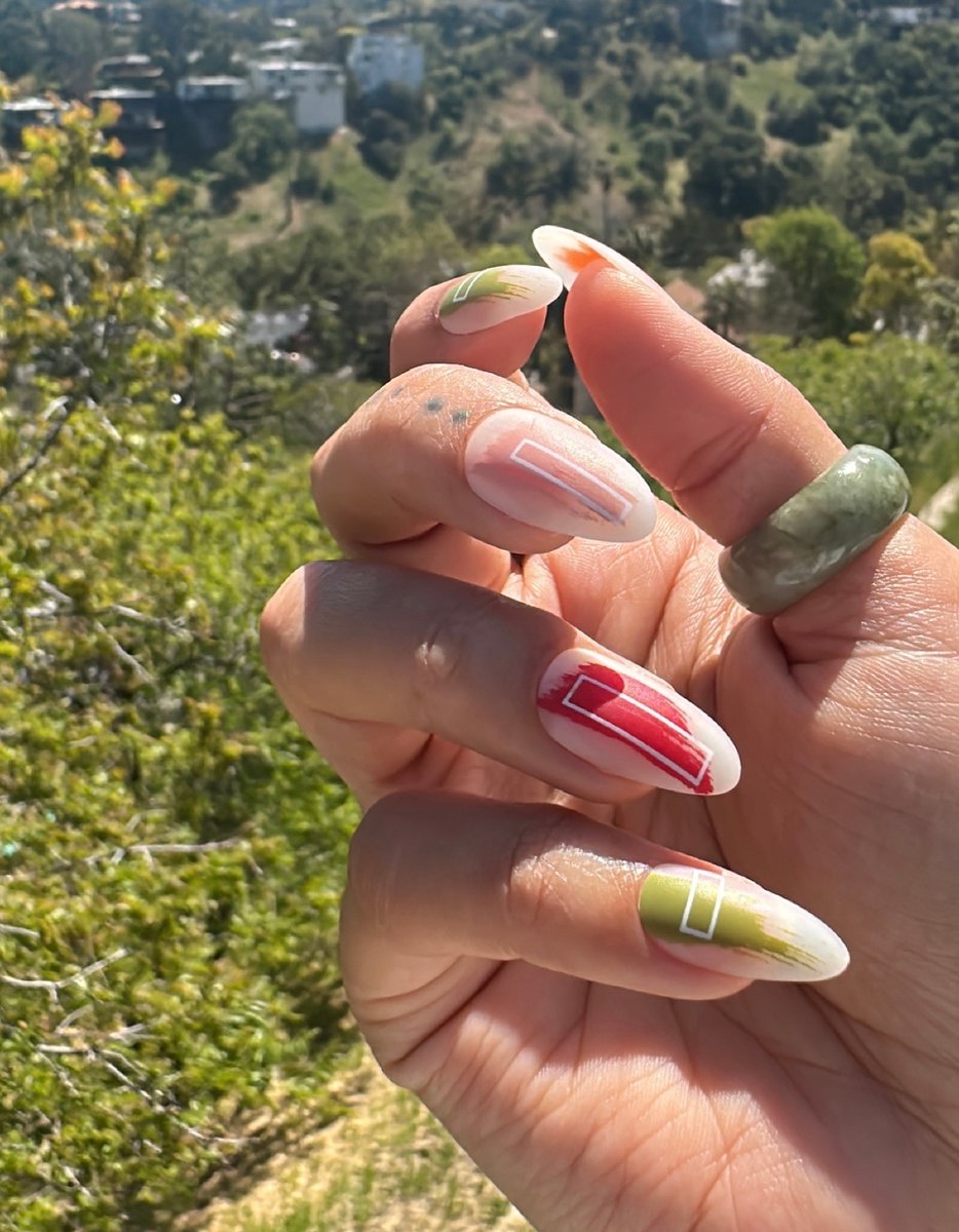 We got the @spifster x #pearnova nail art if you got the hands!