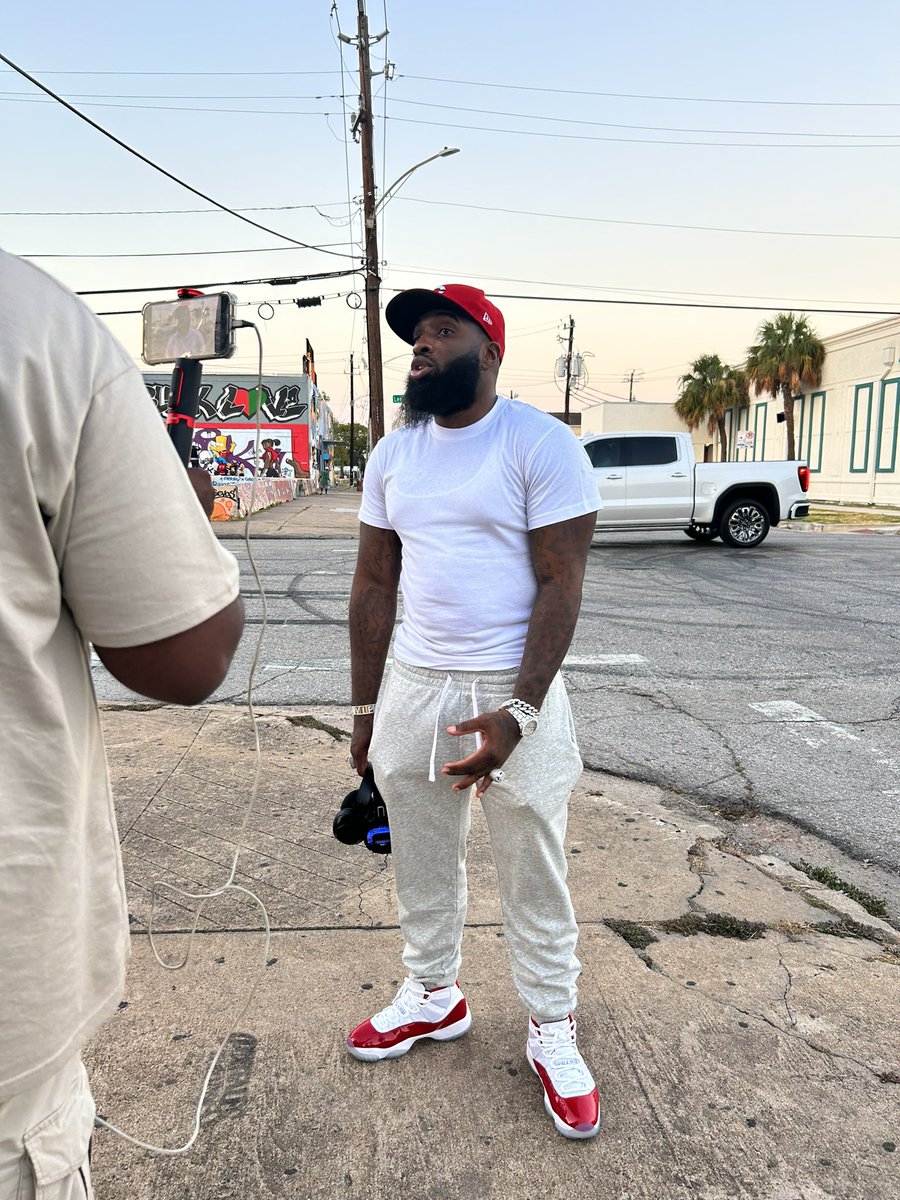 knowledgethagod's tweet photo. SM13 is going down today tune to @urltvand @caffeine and salute to @aceamin23 we got a chance to build yesterday about battle Rum go to @hiphopisreal to hear his thoughts #sm13 #hhir #urtv https://t.co/zm9CjOEmLi
