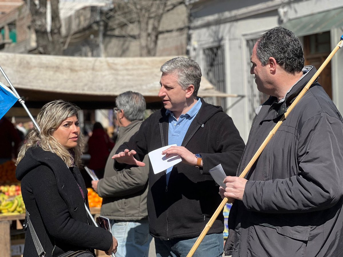_RodriguezJuan_'s tweet photo. Esta mañana, estuvimos junto a los compañeros de la @lista71 del Municipio CH, invitando a los vecinos de Pocitos a participar de la Asamblea que tendremos con @lauraraffo, el próximo miércoles 30, a partir de las 19hs, en el Hotel Regency (Rivera 3377 esq. Julio César). https://t.co/TsenxIEBUZ
