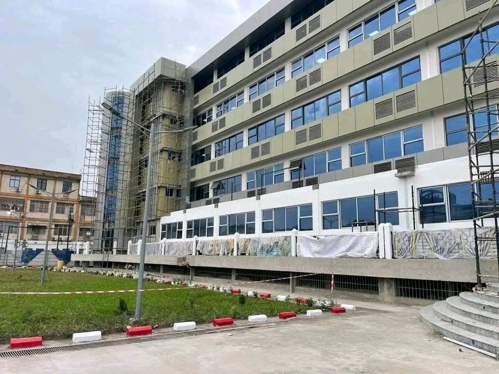DjoKalengay's tweet photo. #RDC: Un pays rendu en chantier de construction et reconstruction par une volonté politique. l'Hôpital Général de Référence, Ex-Maman Yemo et non l'hôpital Pitié-Salpêtière à Paris.
#CameraFatshi
@fatshi13 @Presidence_RDC
@LukondeSama @PrimatureRDC @rkitsita @rtncofficielle1 https://t.co/a62LmVP8i1