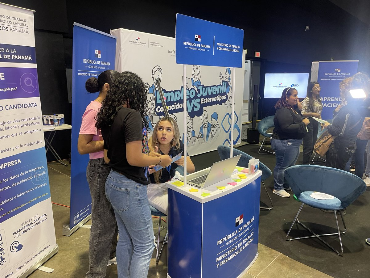 alfredomitre's tweet photo. El @mitradelpma participó del Festival Juvenil del @midespma denominado #TransformandoMentes donde los #ConsejerosDeEmpleo ayudaron a identificar cómo podemos vencer los obstáculos sociales del Empleo Juvenil mediante formación efectiva y potenciar nuestras capacidades. https://t.co/uk3PZVXbWT