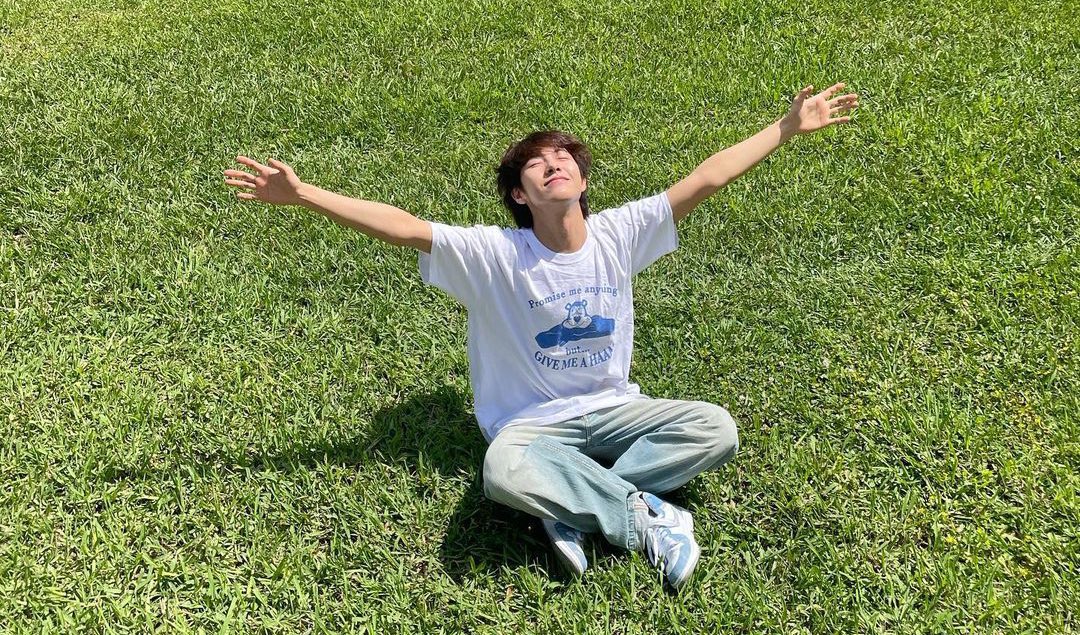 renjuns323's tweet photo. and it’s always renjun and nature 🌱 https://t.co/OHWLPofRGn