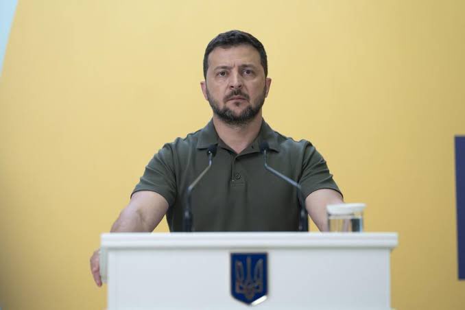 clashreport's tweet photo. Ukrainian President Zelensky wants to equate corruption with treason during martial law. 

He will propose the draft law in the coming week. https://t.co/HL9Cyk8Vku