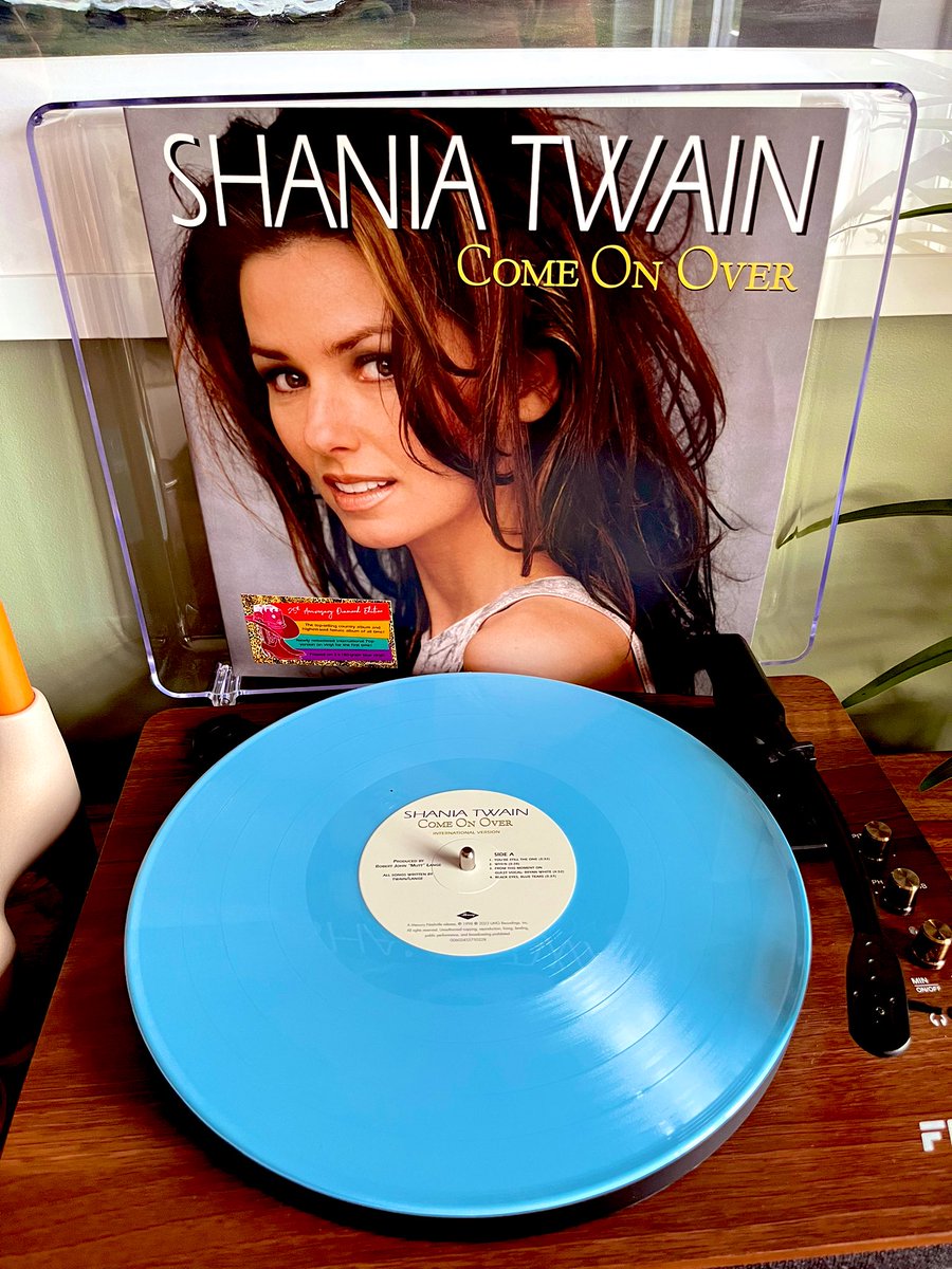 EthanChapples's tweet photo. @ShaniaTwain ‘s Come On Over 💎💎💎 Edition arrived today. One of the best albums ever. Perfect Sunday! #shaniatwain #comeoneover #diamondedition https://t.co/PVwFGok5Sw