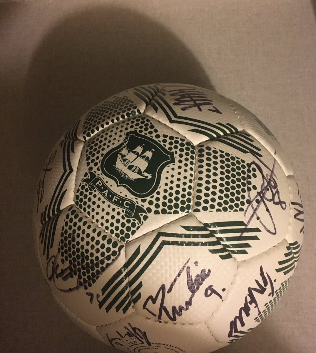 AUCTION

Relisting due to no bids previous time.

We are delighted to offer for auction this squad signed <a href="/Argyle/">Plymouth Argyle FC</a> football donated by <a href="/therealginsters/">Ginsters</a> 

Funds raised will support children in grassroots football

Ends 29/08/23 at 12PM
Bids in replies please and please retweet
