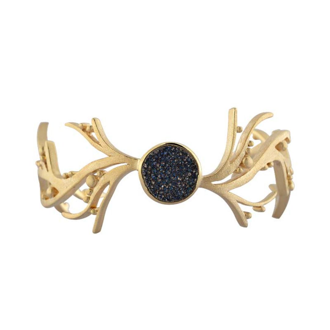 CocreateConnect's tweet image. Celebrating the beauty of nature, this bracelet with a branch design looks really lovely and wraps around your wrist elegantly. The sparkling druzy gem adds an extra touch of charm, making the bracelet even more special.

#bangle #cuffbangle #designerbangle #opencuff