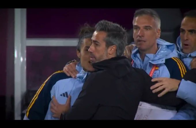 dp6g's tweet photo. #SeAcabó Se equiparan ayudas al futbol base Fem? Se garantizan sueldos profesionales a jugadoras? Qué hay d ese 1/2 Millón € x temp q ofrecía el presi al mister, x gestionar rabia d ganadoras provocada los últimos meses? Se gestiona en equidad? Formamos a entrenadoras? #FutFem https://t.co/fMRgqFiLl2