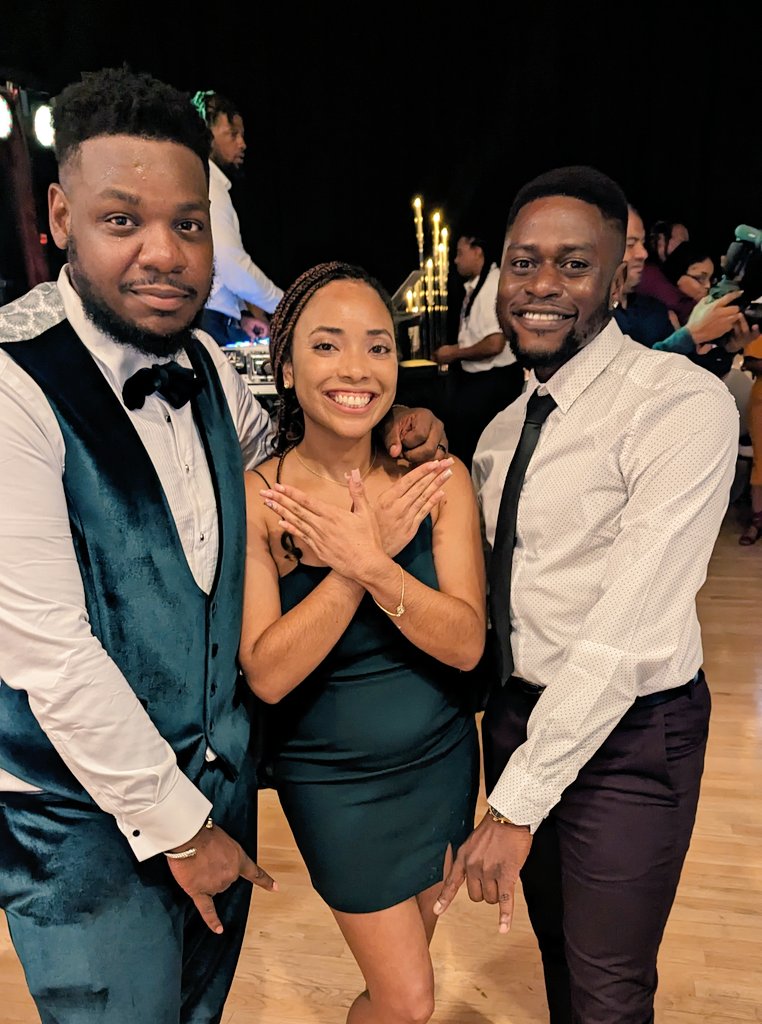 India_Renae_'s tweet image. My LB got married yesterday 😭💙 I also had no idea Forest Green was the color but it worked #ZPBS #Spring16