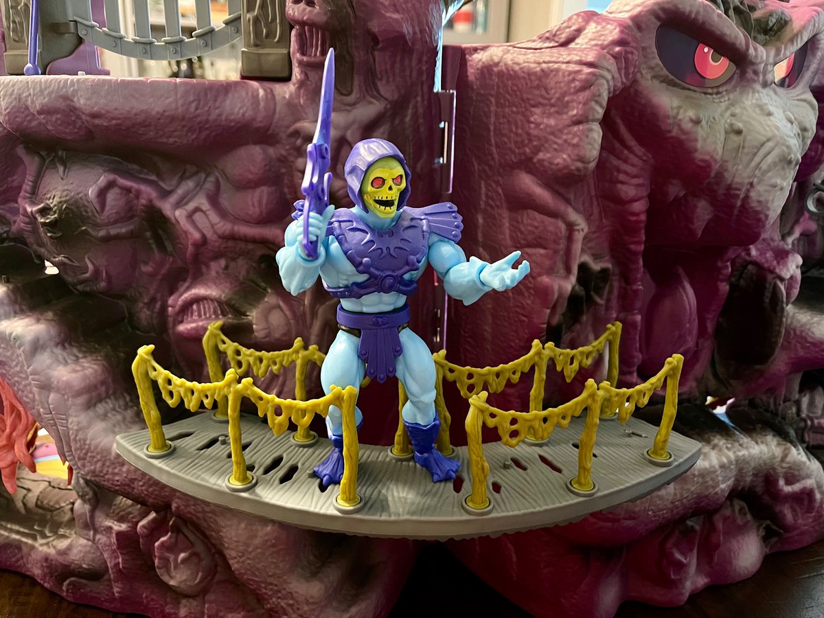 “Why are these handrails so small???” 

#Skeletor #SnakeMountain #MOTU #MastersOfTheUniverse