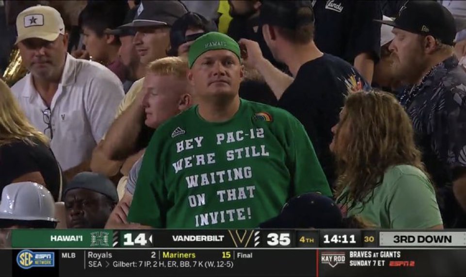 BarstoolBigCat's tweet photo. Hawaii did enough last night to get it! https://t.co/pFRNQLSjH4