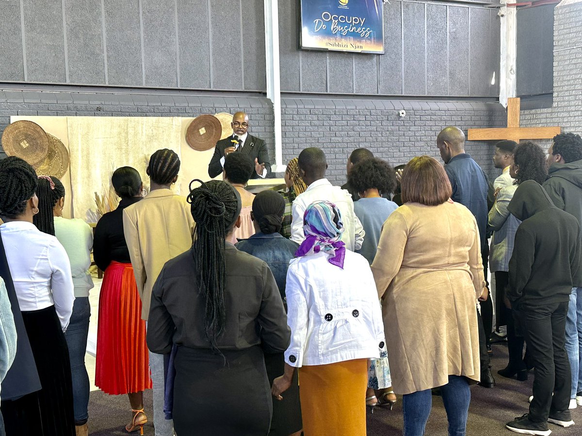 rdwic3's tweet photo. Dr. Claybon Lea, Jr. preached for IC3 Africa Board Member Pastor Bongani &amp; Mrs. Lindewe Msibi at Christ Worship Church International in Western Cape IC3 Africa #PreachingMission #rdwic3 #CapeTown #SouthAfrica 🇿🇦 https://t.co/mlZoQWNeKG