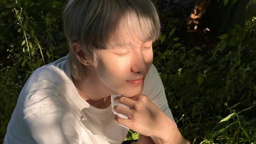 HRJFEED's tweet photo. #renjun came straight out of a studio ghibli movie…. https://t.co/WzxE53skVp