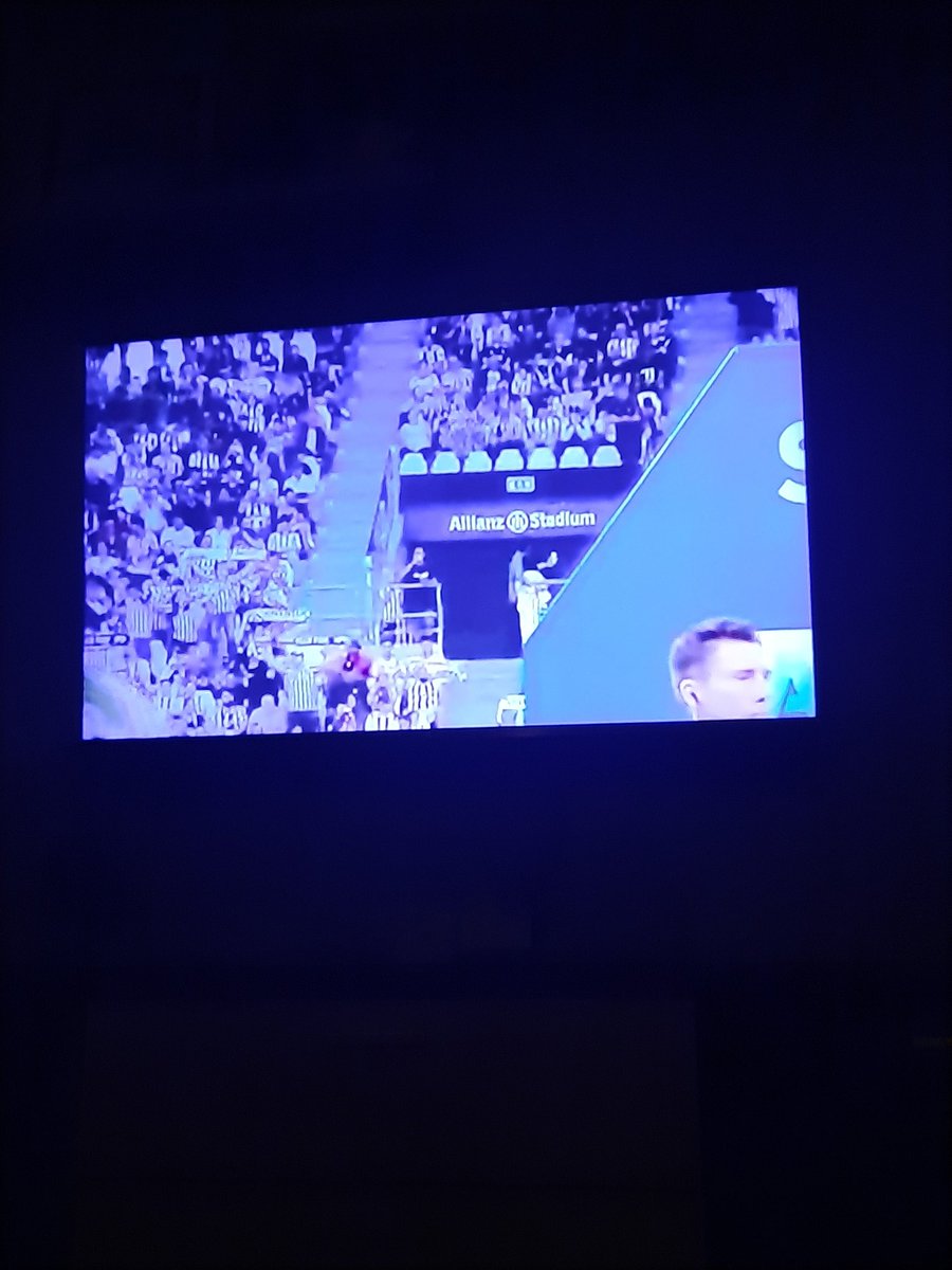 gilkoonk's tweet photo. SMART TV LG @LGMobileID gini amat yaa pake aplikasi Vidio mesti jadinya Zoom in banget kalo baru mulai https://t.co/KPeao73fZW