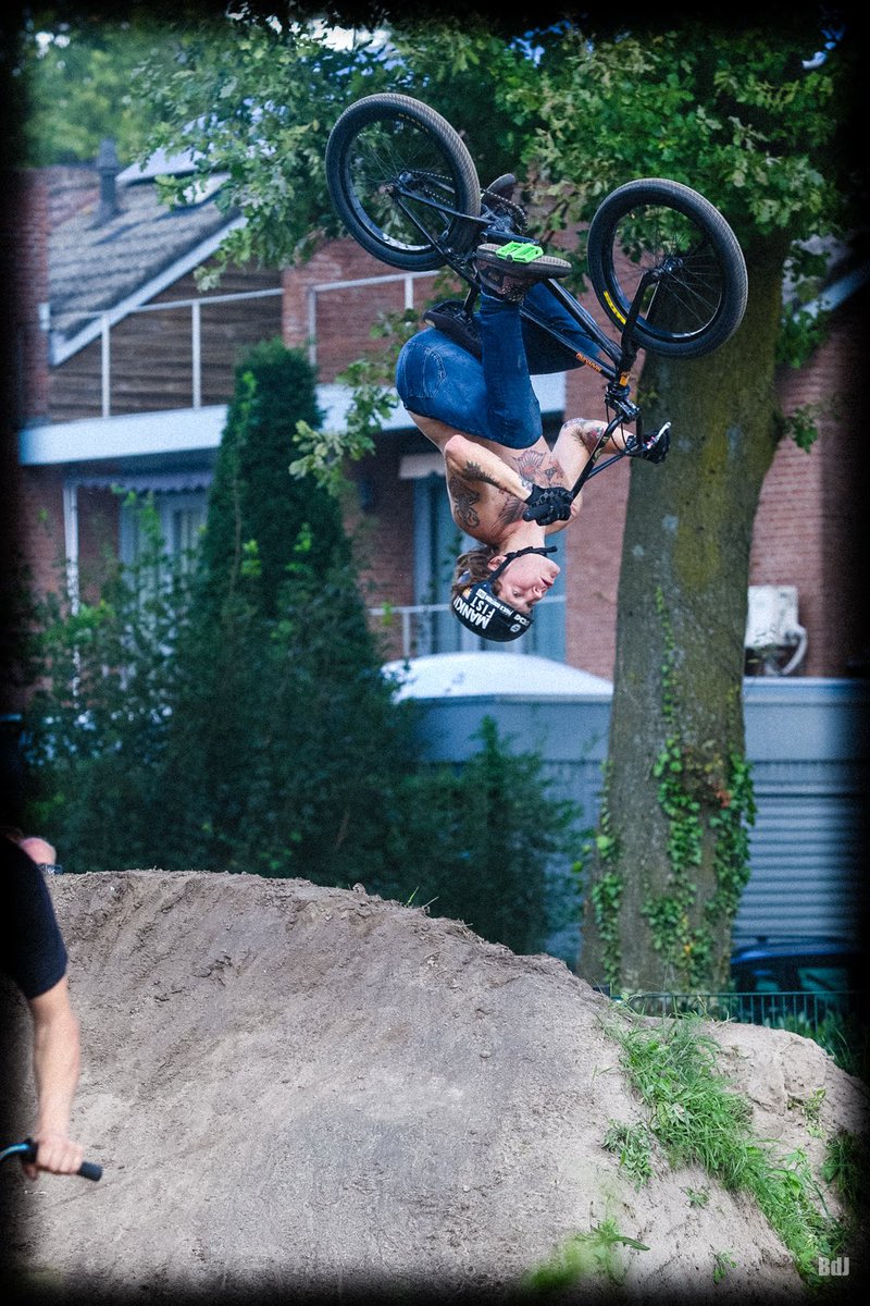 FATJAM's tweet image. Upside down? Leave that to @jari55jari55 who did it more than once. FUN is the word. 

#fatjam 
#oja 
#bmx
#aarlerixtel