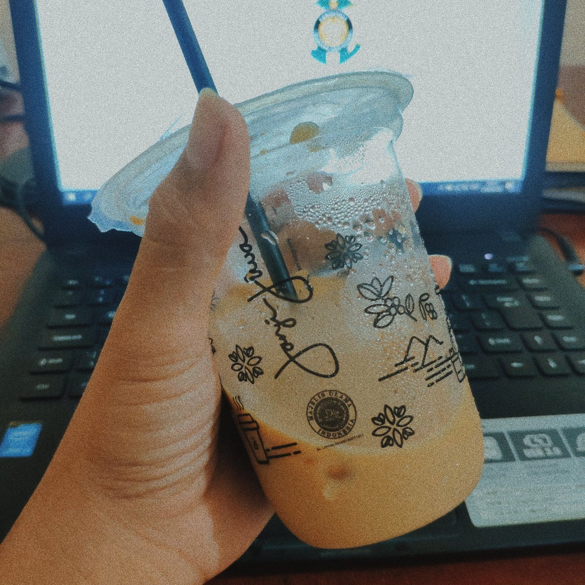 rickyrambe_'s tweet photo. Kembali ke laptop! https://t.co/GpybqdZDWG