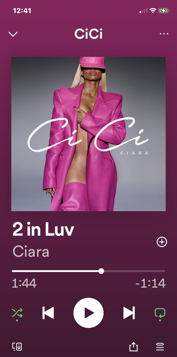 PhylissaCain's tweet photo. CHOKEHOLD. #CiCi #2inLuv https://t.co/XOfypL3nBp