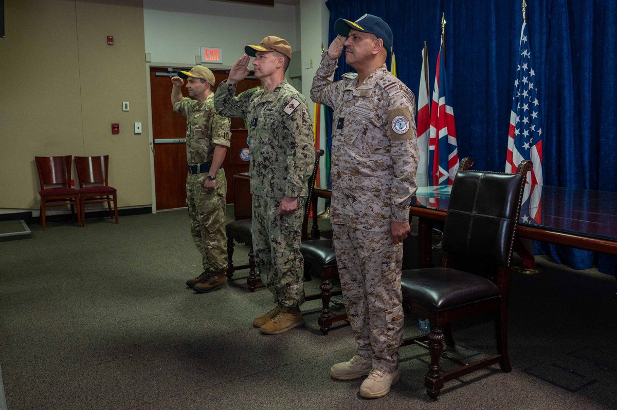 US5thFleet's tweet photo. Today, 🇸🇦 Royal Saudi Navy Commodore Saleh Aloufi assumed command of @IMSC_Sentinel’s Coalition Task Force Sentinel from 🇬🇧U.K. Royal Navy Commodore Peter Laughton, during a ceremony at the U.S. Navy base in Bahrain.

Read more⬇️
https://t.co/Mz3ZbIeUrv https://t.co/FAHCykZmT1