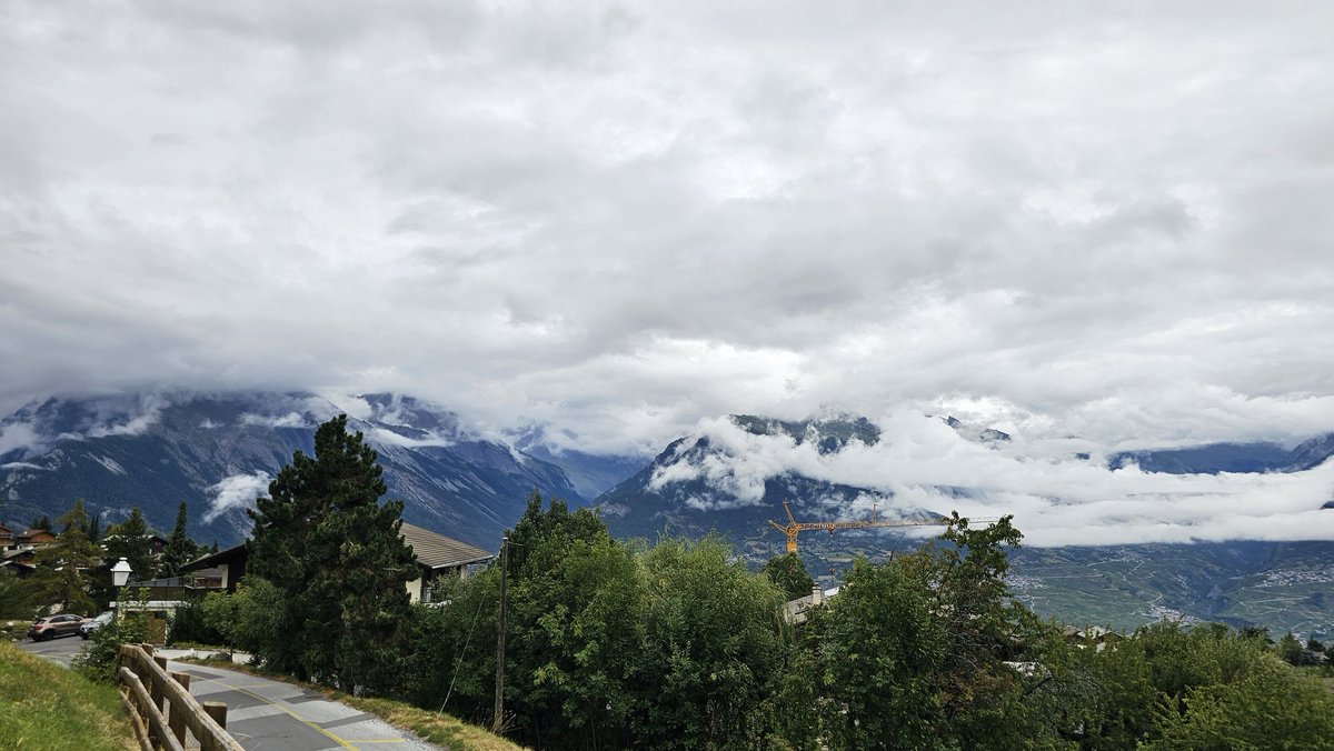 TWeinlein's tweet image. Guten Abend aus dem schönen Kanton Wallis - Nendaz 🙋🏼‍♂️

Bis Mittwoch trifft sich hier der Zentralausschuss des @Lokpersonal zur Retraite.

Und natürlich gibt es Raclette 😋

#Gewerkschaft #Verband #LPV #SEV #Lokführer