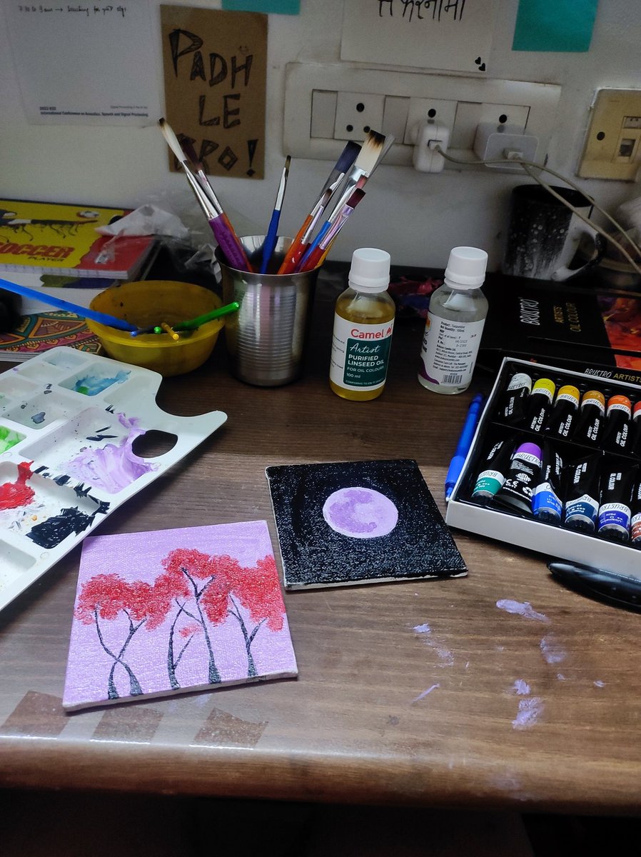 lucid_neuron's tweet photo. Experimenting with oil paint and canvas 🎨🖌️ https://t.co/7H3o7jv5og
