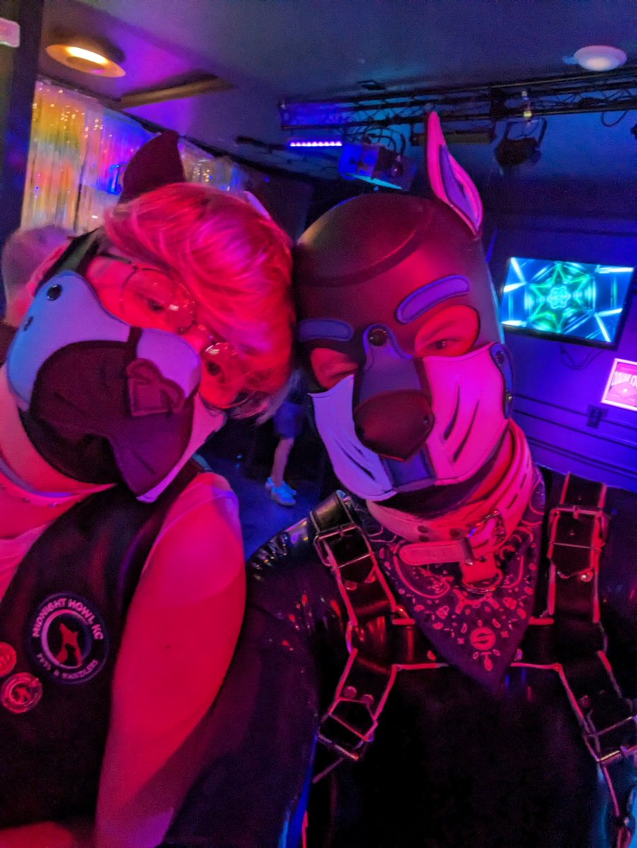 First night as a rubber dog 💙 

First Puppy Park went amazing! Can't wait for the next one!

❤️<a href="/tobiasthered/">Pup Tobias</a> 
💛<a href="/Lykos_pup/">Lykos</a> 
🧡<a href="/Degenerate_dawg/">Puppycat Momo</a>