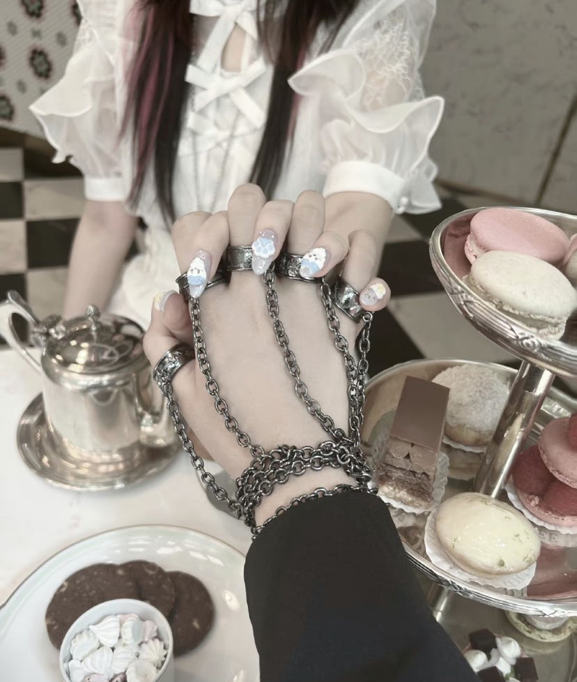 chaeringuu's tweet photo. i look so fucking fat but whatever 🤷‍♂️ https://t.co/Y5vXh9FQ1T