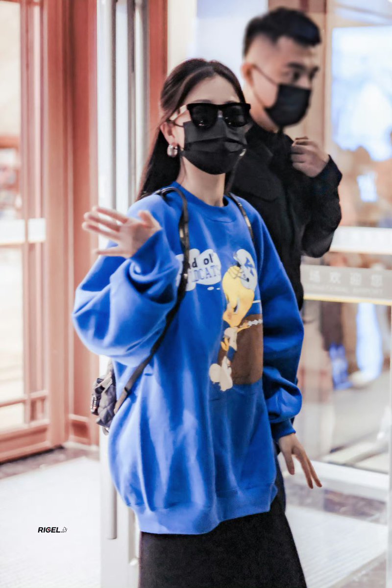 ESTHERYU_TH's tweet photo. 230827©Rigel·参宿七丨虞书欣 Weibo 

𝐂𝐆𝐐🛬

เตรียมออกเดินทางได้~🛫

#EstherYu​​​ #YuShuxin #虞书欣 #อวี๋ซูซิน https://t.co/oCIFd8Vf7W