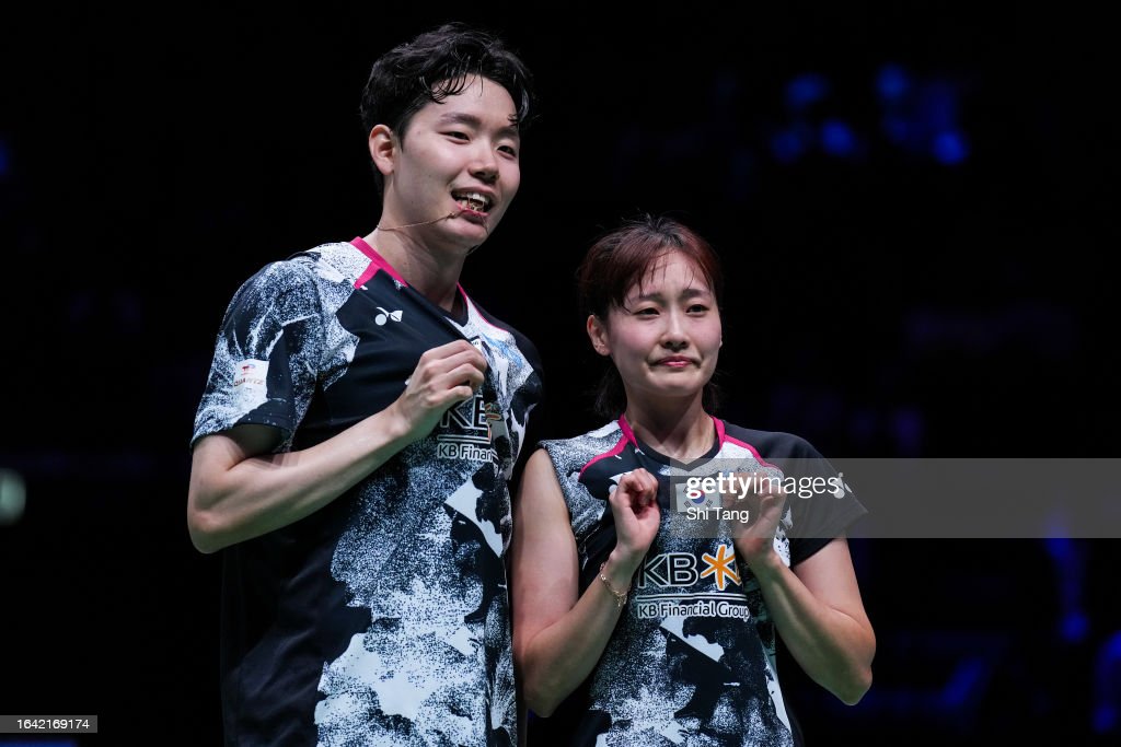 ainurohman's tweet photo. SELESAI! 

Kang/Seo 🇰🇷vs Astrup/Rasmussen🇩🇰14-21, 21-15, 21-17  

Seo Seung-jae menjadi manusia keempat dalam sejarah yang meraih 2 emas dari MD dan XD pada 1 edisi Kejuaraan Dunia. 

Seo melanjutkan prestasi:

Christian Hadinata🇮🇩, 1980
Park Joo-bong🇰🇷, 1985 dan 1991
Kim Dong-moon🇰🇷, 1999

Di final XD mengandaskan unggulan 1 dan No 1 Dunia. Di final MD membungkam aksi tengil lawan dan tekanan intens suporter tuan rumah. 

Fisik yg impresif. Mental yg impresif. Permainan yg impresif! 

#BWFWorldChampionships