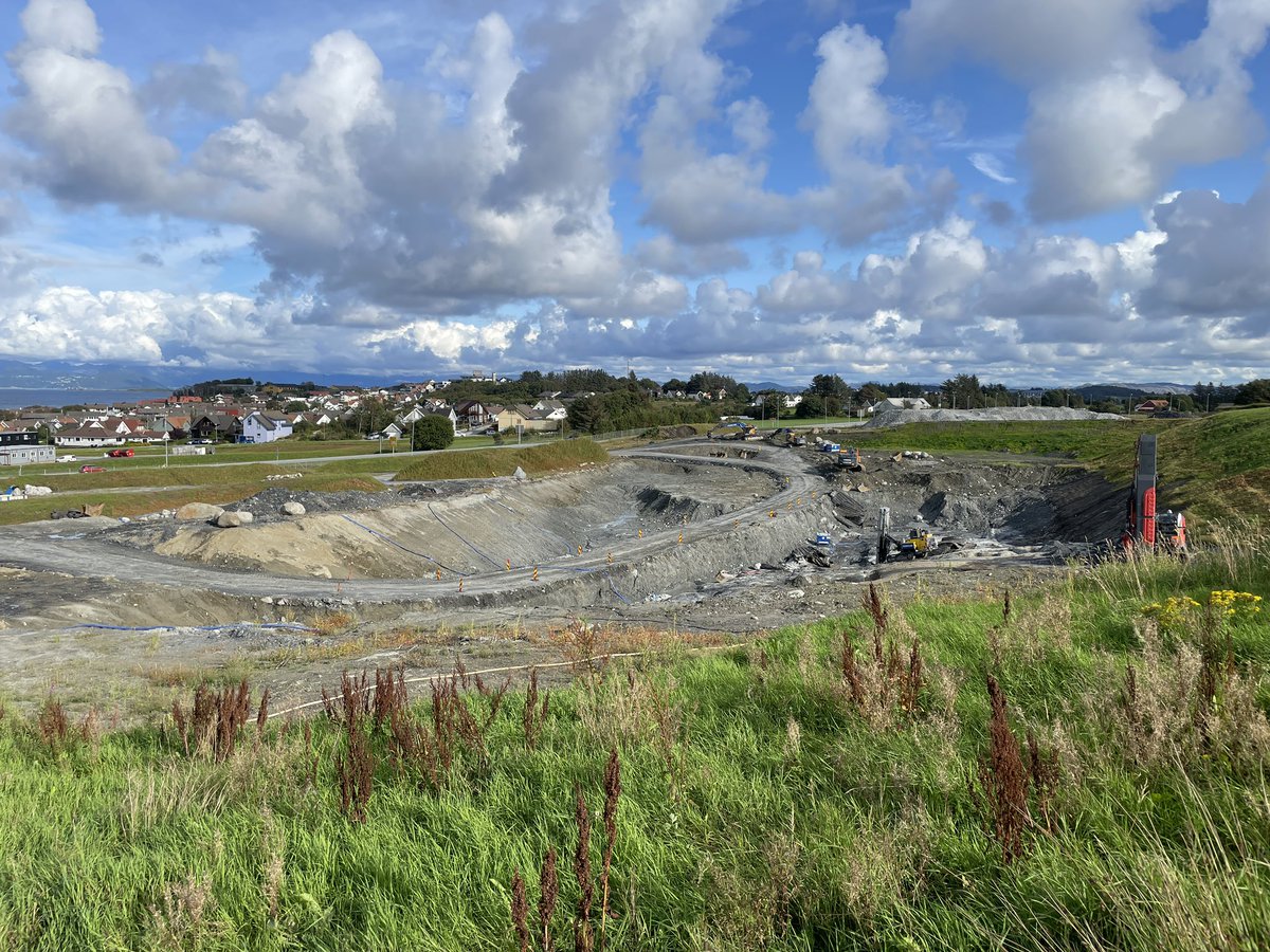 sveinl's tweet image. Dagens #rogfast : i morgen fyres første salve for løpet nordover fra Randaberg mot Bokn. Skal innover i bakken under beina mine.