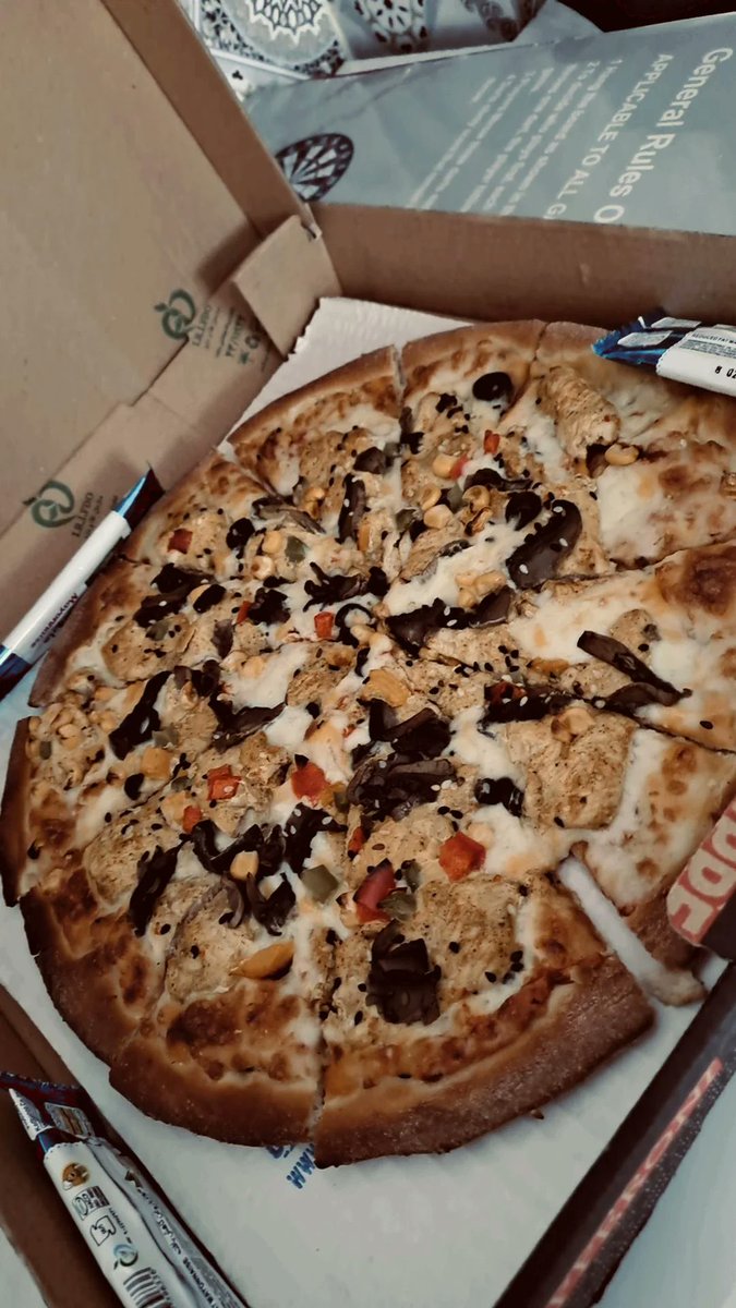 HniyePh's tweet photo. با اینکه‌میدونستم کسی نمیبینه ولی ظهر داشتم میومد�� اینو توییت کنم بگم منم بازی 
(نامزدم ��ازه شروع کرده به کار کردن تو یه رستوران خودش برام درس کرده) ولی اینترنت و فیلتر شکن همراهی نکرد تا همین لحظه از اون فاصله تا الان بدترین روز زندگیمونو تو این یه سال و نیم گذروندیم.... https://t.co/iU7nPicQ6q