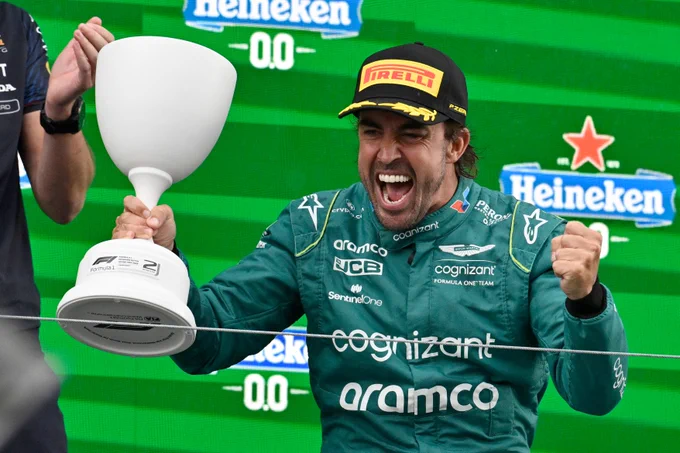 PoleJuanma's tweet photo. ¡Espectacular¡ #DutchGP 🇳🇱#F1📸
🏆9ª victoria consecutiva de Verstappen,iguala el récord de Vettel.
🪄2º Alonso, recital en seco y en mojado, 3 adelantamientos en 1ªvuelta para enmcarcar, VR + piloto del día.
🌶️5º Sainz, enorme trabajo saca petróleo al📸Ferrari para parar a HAM. https://t.co/IKftOUSaoJ