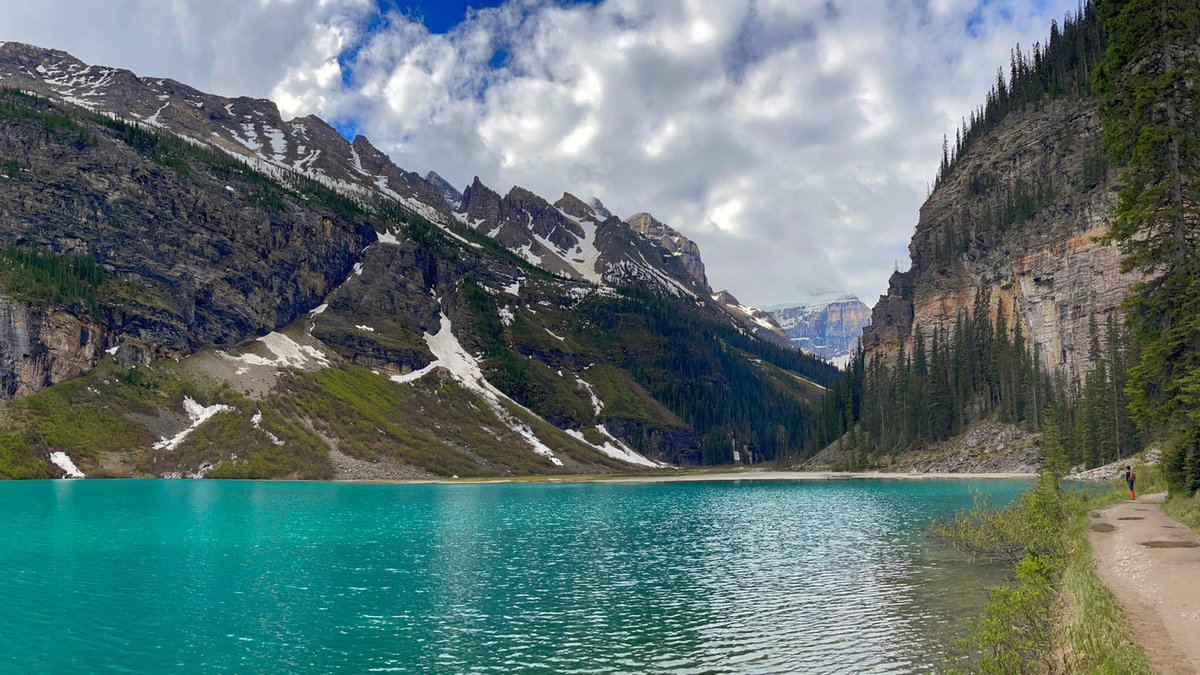 The gorgeous views around Lake Louise. 
Check out our video on how to visit the easy way!
#fairviewlookout #explorebanff #lakelouise #plainsofsixglaciers #fairviewmountain #lakeagnes #onlyafairmontaway #lakelouisehiking #lakelouisehike #hikelakelouise