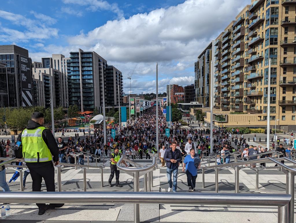 LayupLane's tweet image. We are in the building 👀

@AEW #ALLIN