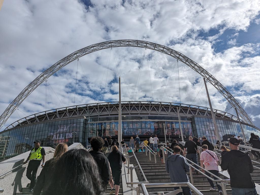 LayupLane's tweet image. We are in the building 👀

@AEW #ALLIN