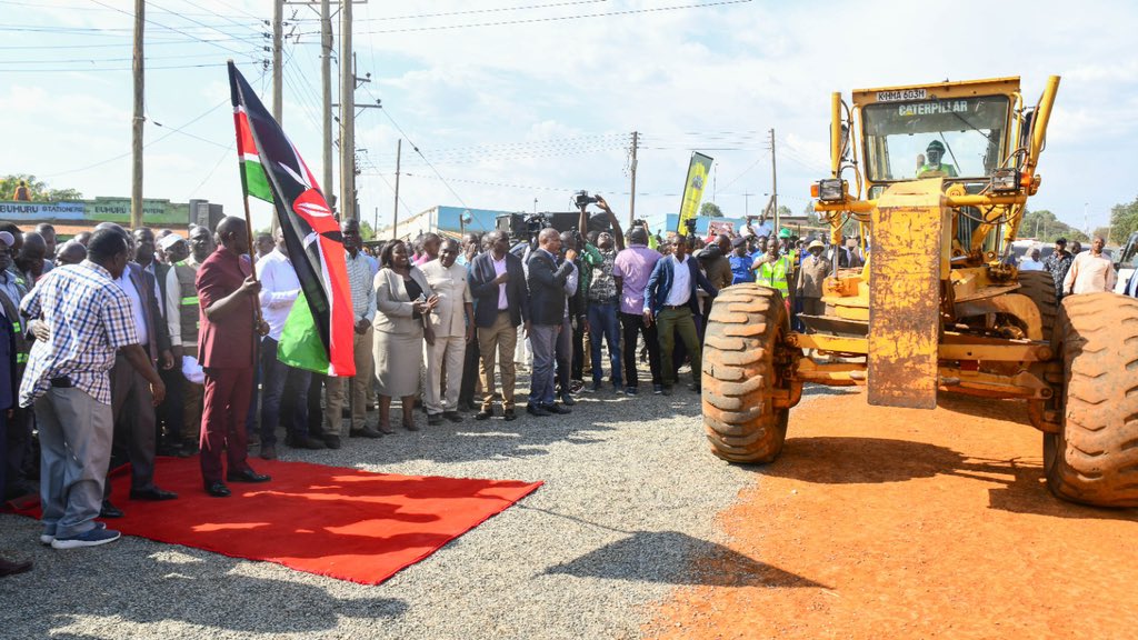 KeRRA_Ke's tweet photo. His Excellency the President Hon. William Ruto, PhD today launched the 17 Km Mumias - Musanda Road in Kakamega County.
#connectingdevolvedkenya https://t.co/HsPAG7JQ9p