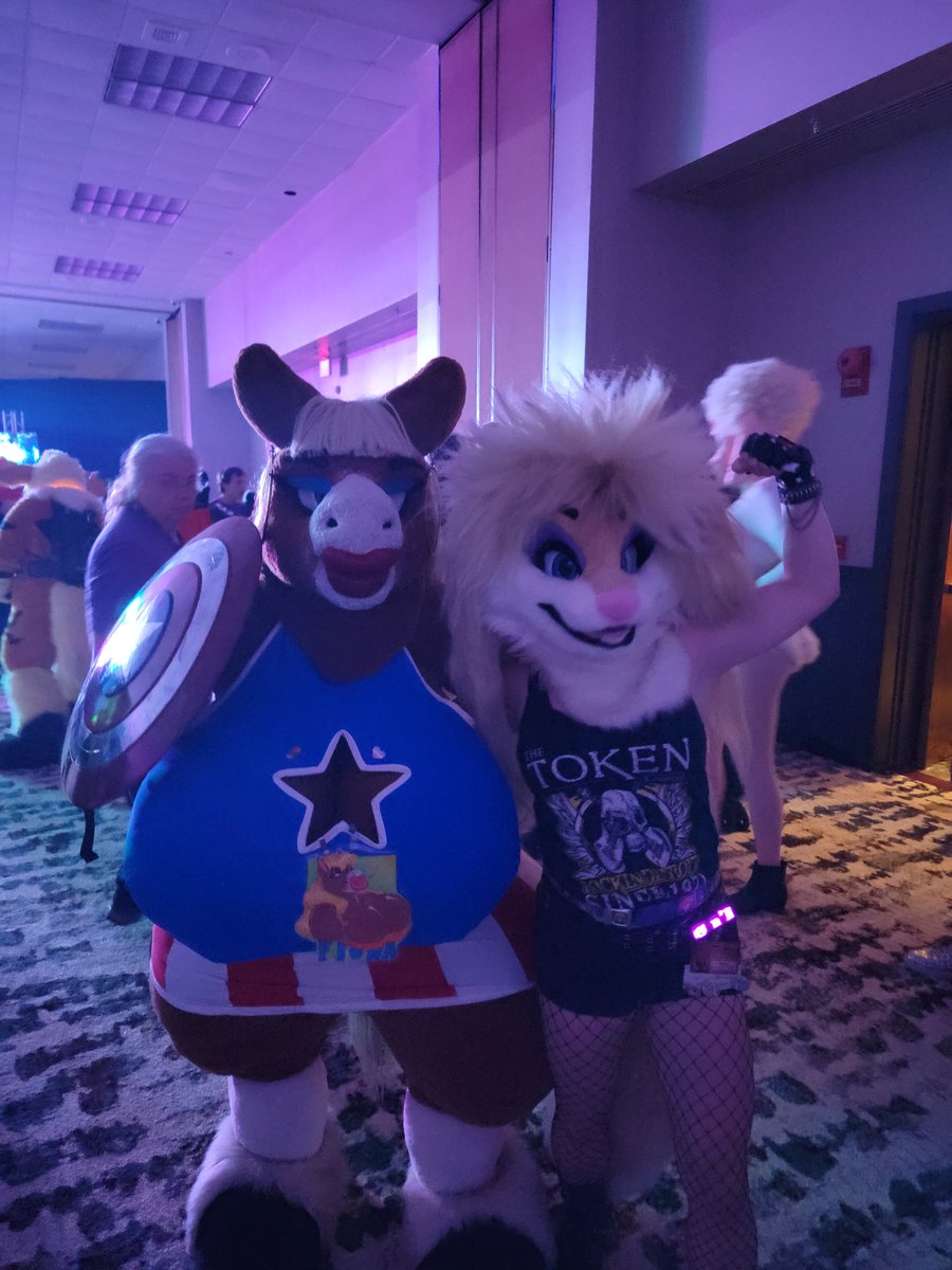 FionaMaray's tweet image. Ran into @Roxxy_N_Roll here at #IFC2023 she&apos;s so cool!!!