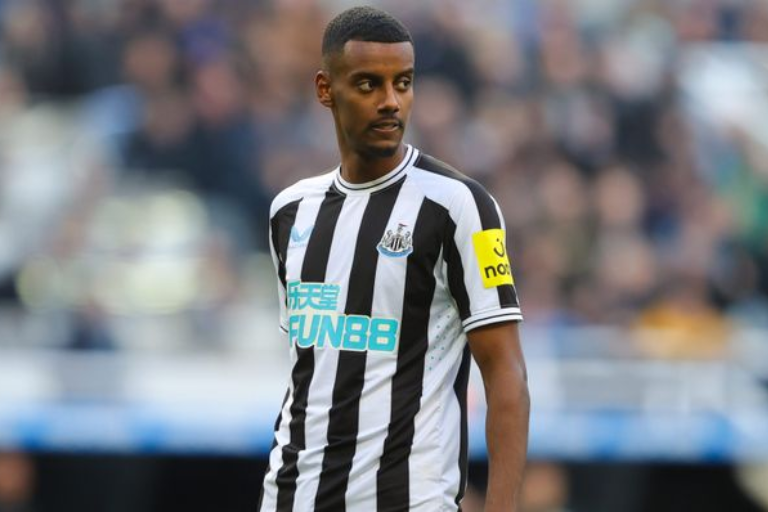 Isak_NUFC's tweet photo. Alexander Isak vs Liverpool:

Minutes played 71'
Goals 0
Assists 0
Shots on target 1
Shots off target 0
Touches 10
Acc. passes 4/5 (80%)
Key passes 1
Ground duels (won) 4 (2)
Aerial duels (won) 2 (0)
Possession lost 3
Fouls 1
Was fouled 2 https://t.co/Jl4LcoGV8c