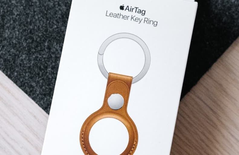 mariacattini's tweet image. Il monitoraggio dei bambini tramite AirTag, un nuovo approccio alla libertà? 

#airtag #bambini #controllo 
bit.ly/44mIHNO