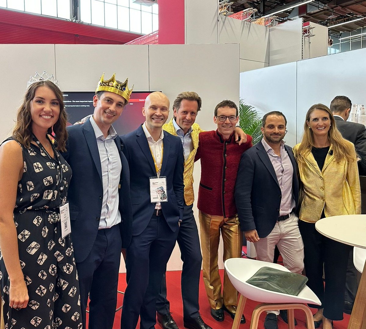 hollymorgs's tweet photo. ESC Quiz Team extraordinaire! #KingsQueens #Barbie #ESCCongress2023
@DrMarkWestwood1 @dromar_c @carpenter_jp @GD_Thornton @Sarah_Moharem @LunaGargani https://t.co/Y3eWYkzLYb