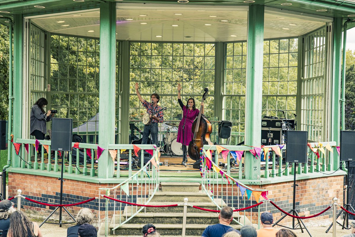 This afternoon has been a right treat with sets from <a href="/frankturner/">Frank Turner</a>, @FerrisSylvester, <a href="/truckstoph/">Truckstop Honeymoon</a> and <a href="/jeffreylewisand/">Jeffrey Lewis</a> 🌳

📸 Sam Ealam