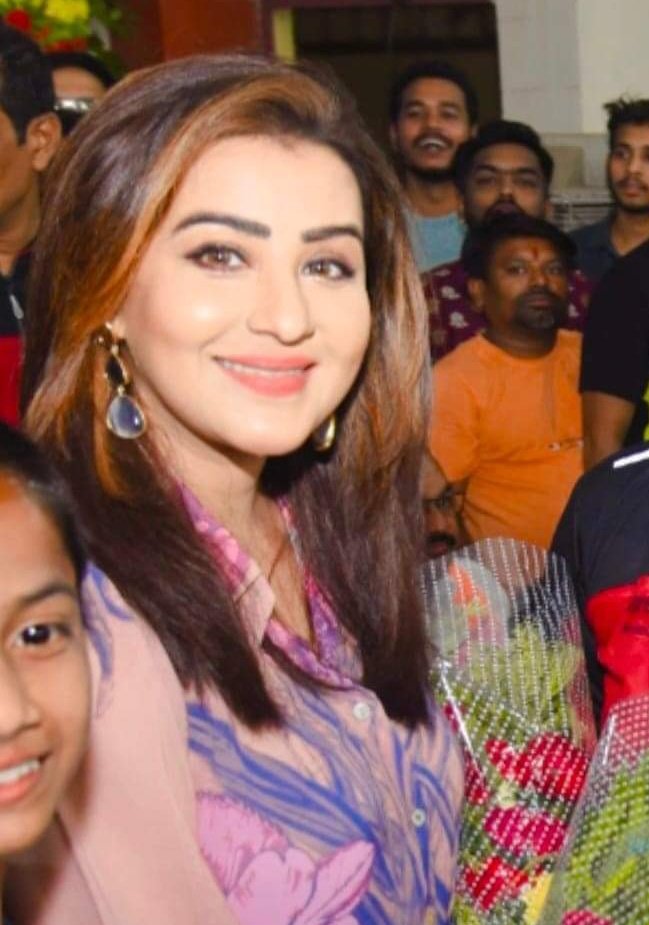 yedilbata_'s tweet photo. Wishing a very happy birthday to Shil may you blossom like flowers forever 

HBD SHILPA SHINDE
#ShilpaShinde https://t.co/dQlIAVdJ3w