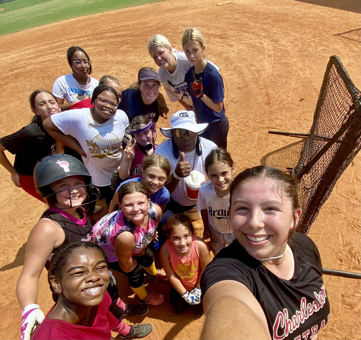 Ayla2027's tweet image. Sunday = training day for my hard-working littles! 
#FUNdamentalsFirst
#ExceptionalAthletics 
@Los_Stuff @ExtraInningSB @LegacyLegendsS1 @EC05Bilz @NAHSSOFTBALL @SoftbalAmerica @coachestribune