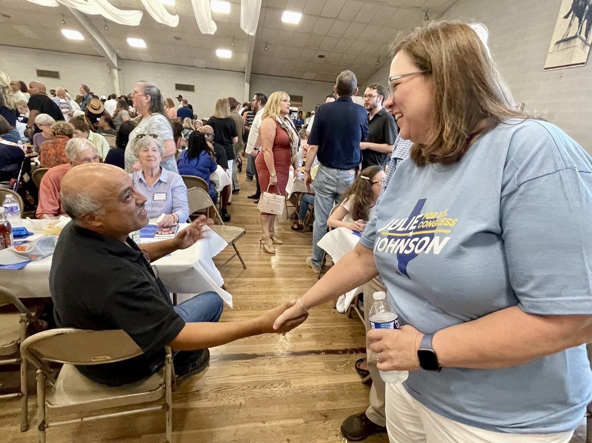 juliejohnsonTX's tweet photo. Had a great time connecting with old and new friends at the Big Blue BBQ last night! @dallasdemocrats
#bigbluebbq #dallasdems #bbq #imwithjulie #tx32 https://t.co/Do1y0z4nHU